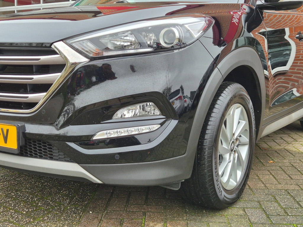 Koplamp, grille en voorwiel van een Hyundai uit de voorraad