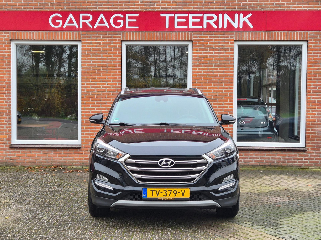 Hyundai Tucson 1.6 GDi Comfort voor de gevel van Garage Teerink