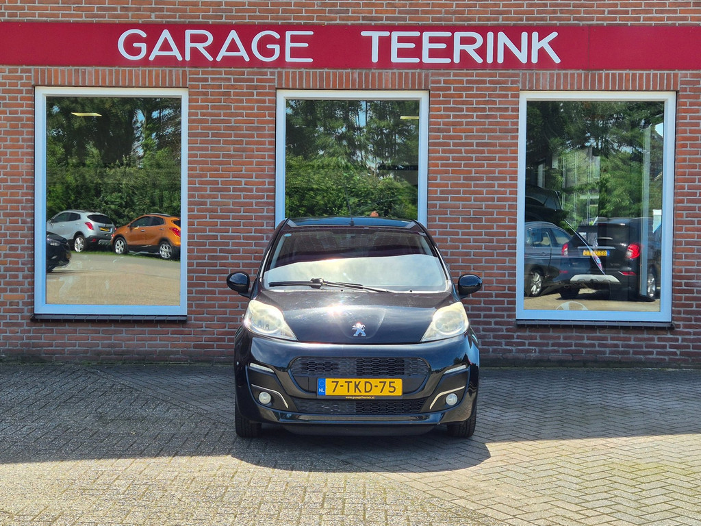 Peugeot 107 1.0 Active voor de gevel van Garage Teerink